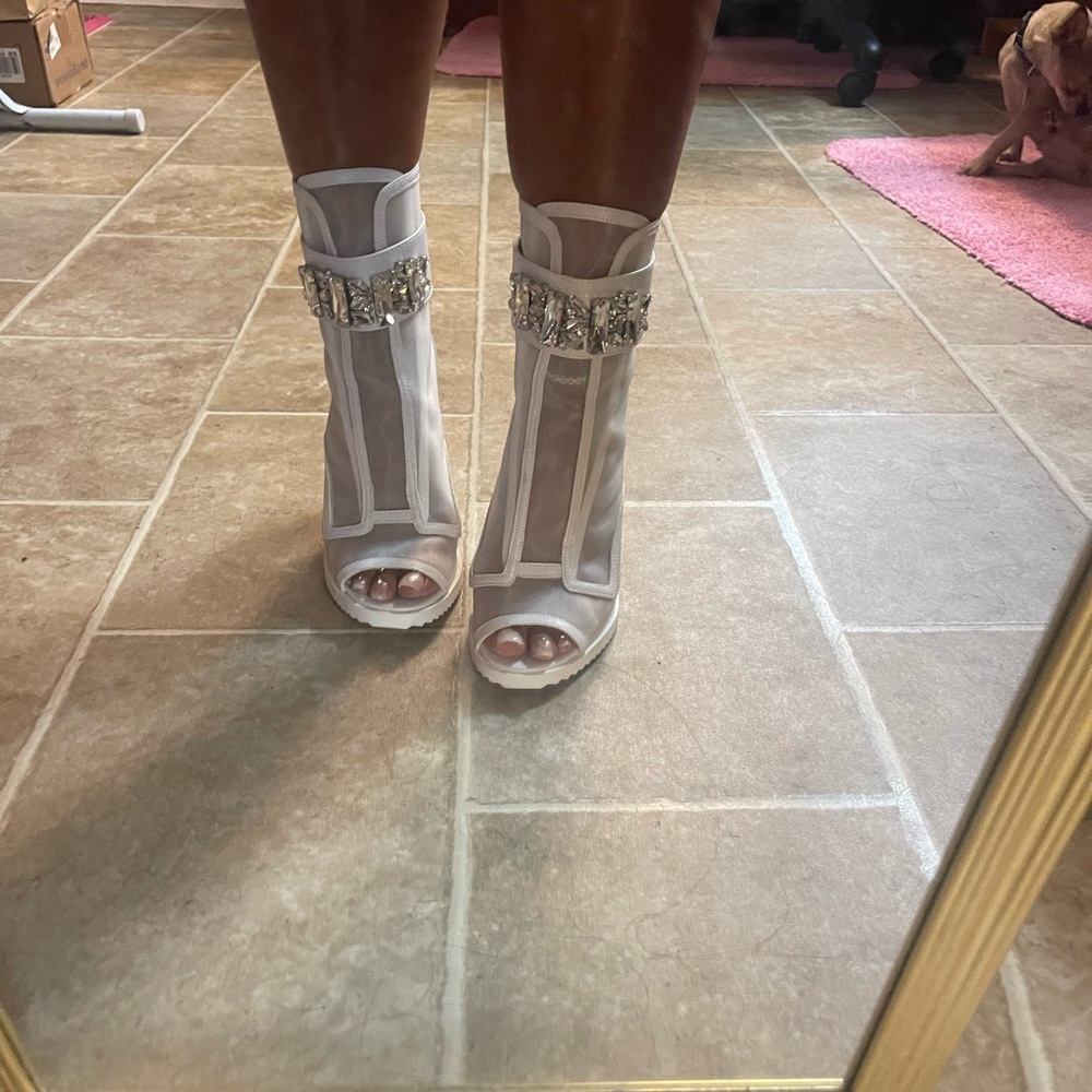 Karl Lagerfeld Paris peep toe heels